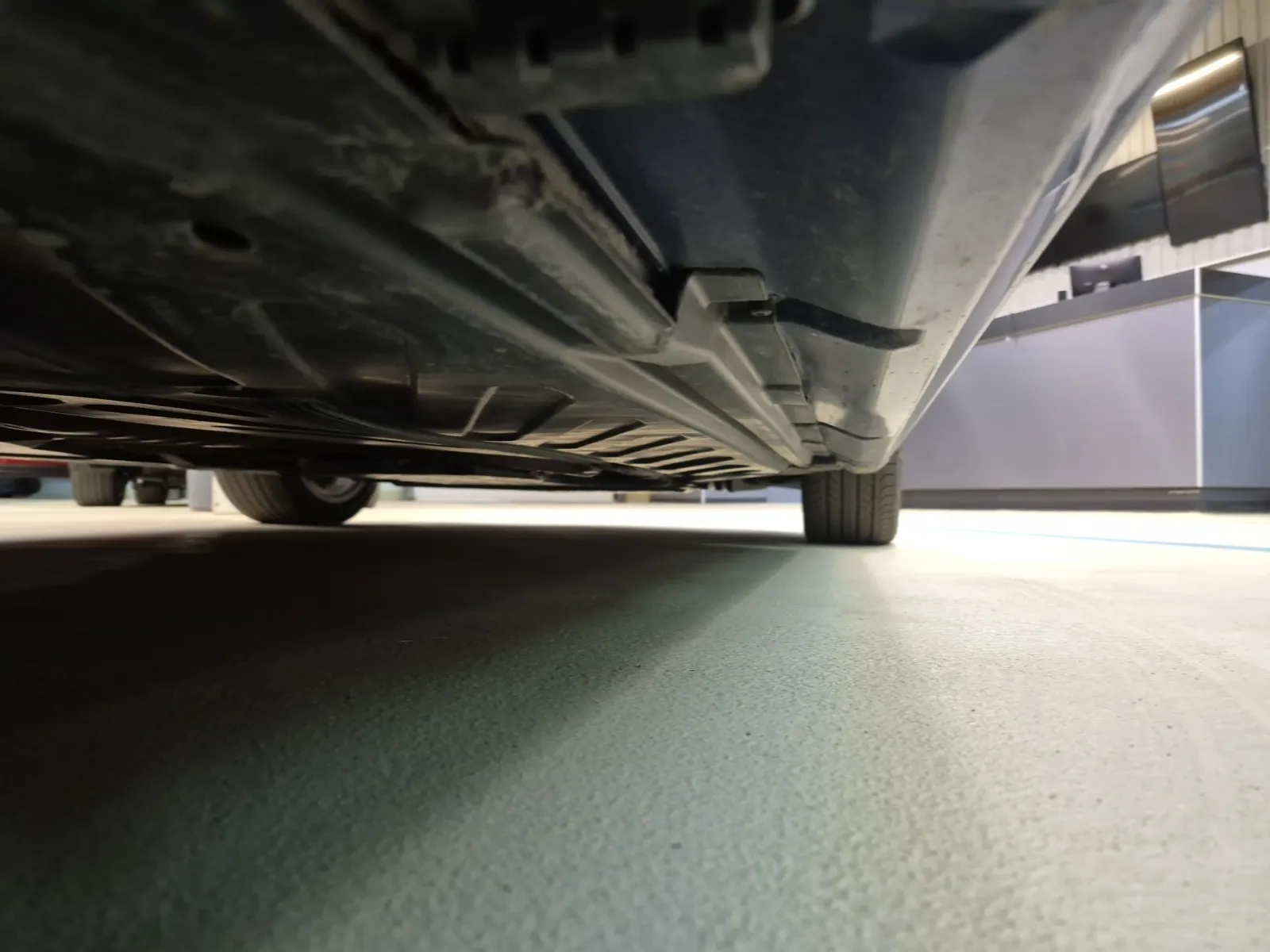 Undercarriage - Passenger Photo
