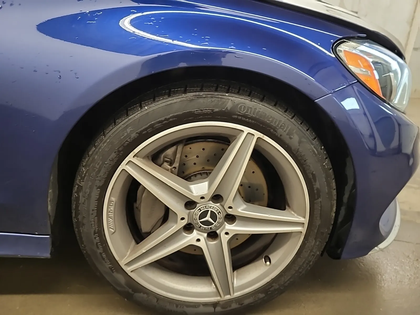 Right Front Wheel/Tire Photo