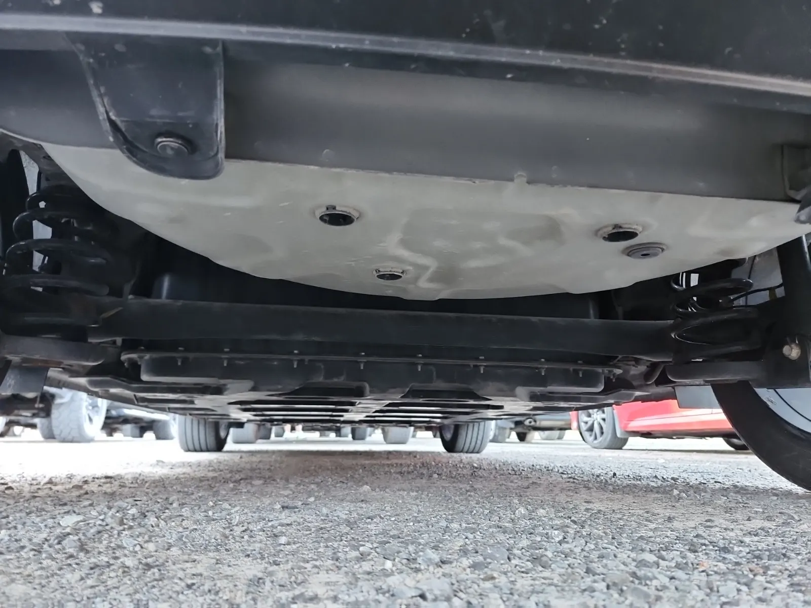 Undercarriage - Rear Photo