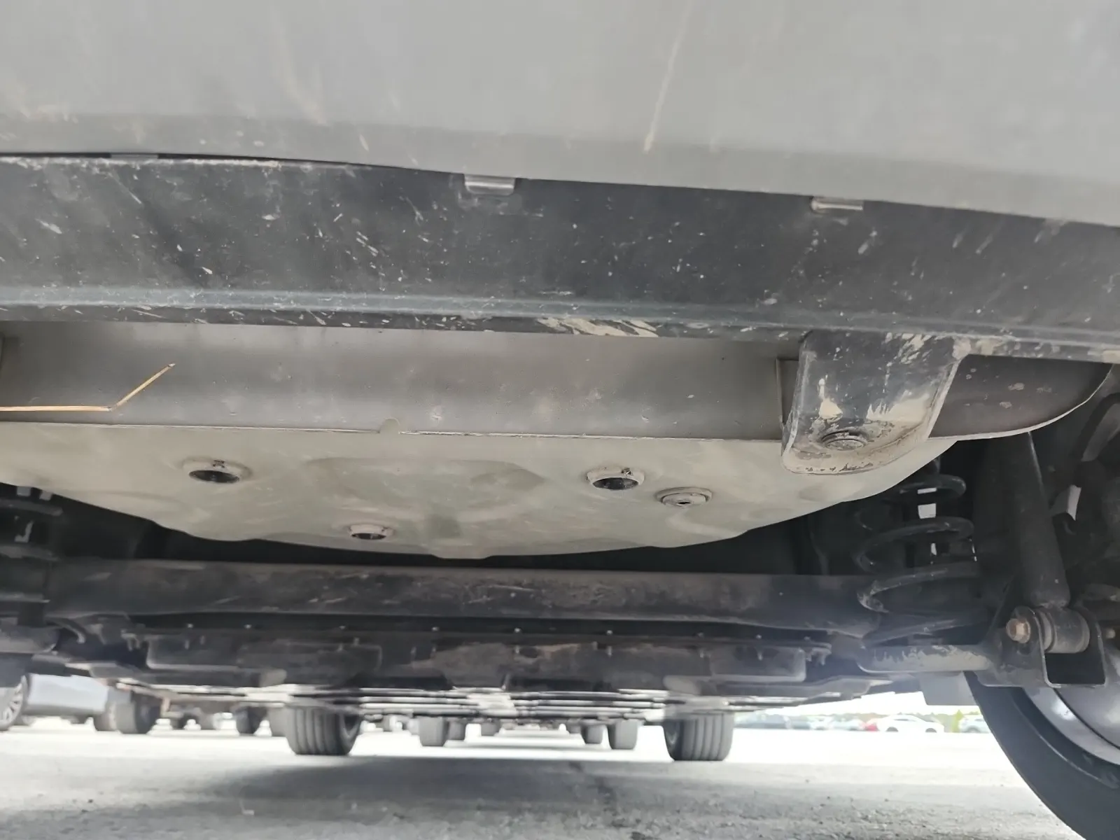 Undercarriage - Rear Photo