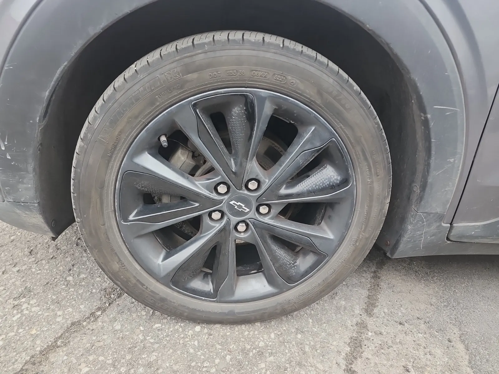 Front driver wheel/tire photo