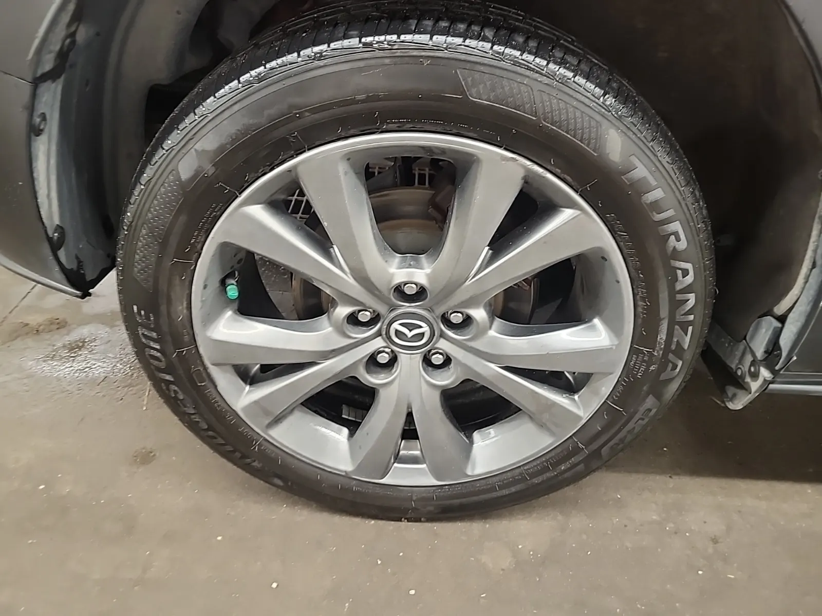 Right Rear Wheel/Tire Photo
