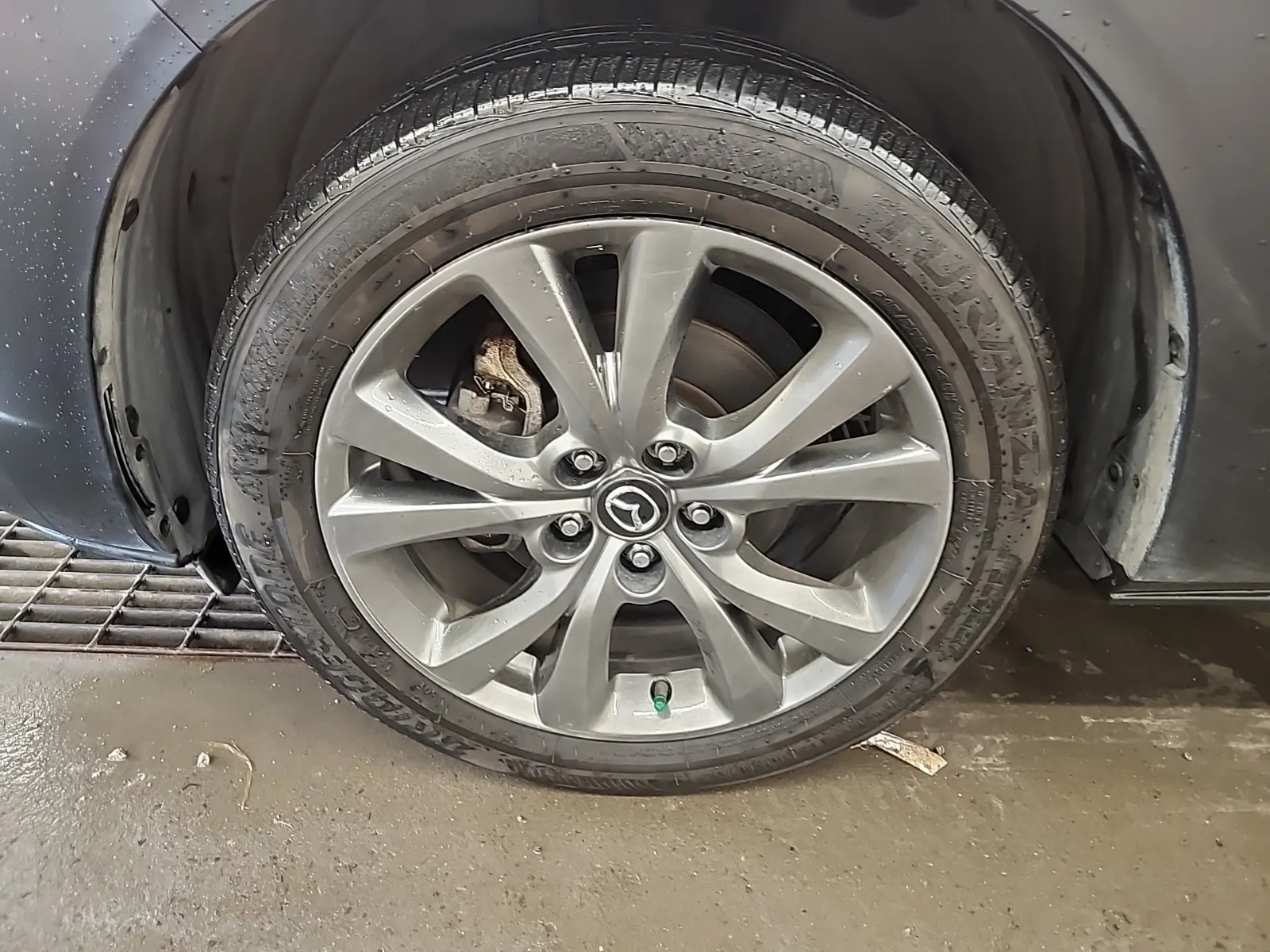 Front driver wheel/tire photo