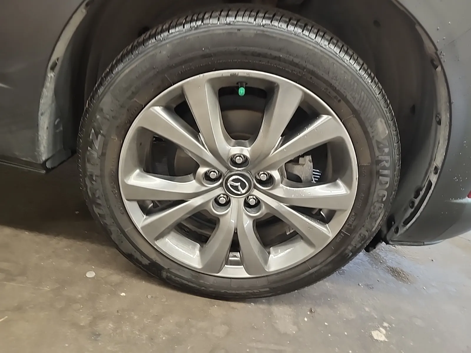 Right Front Wheel/Tire Photo