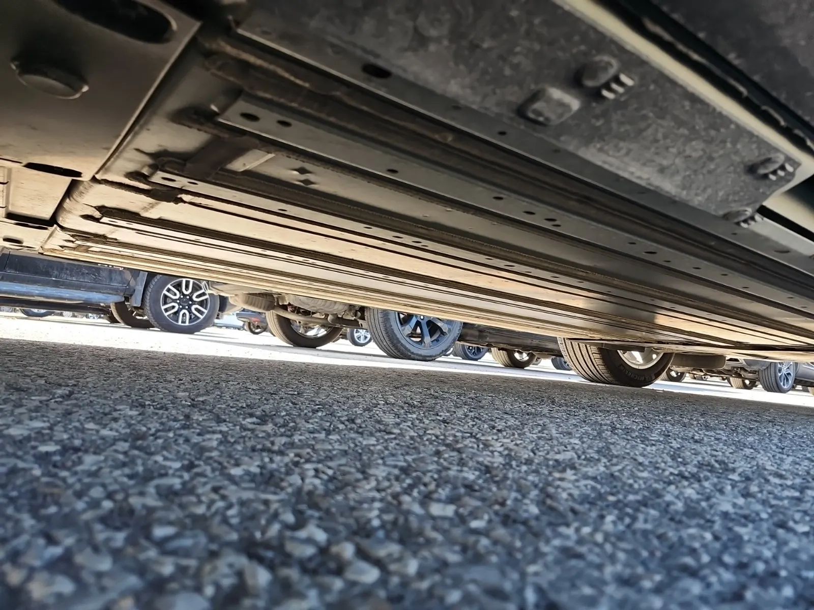 Undercarriage - Passenger Photo