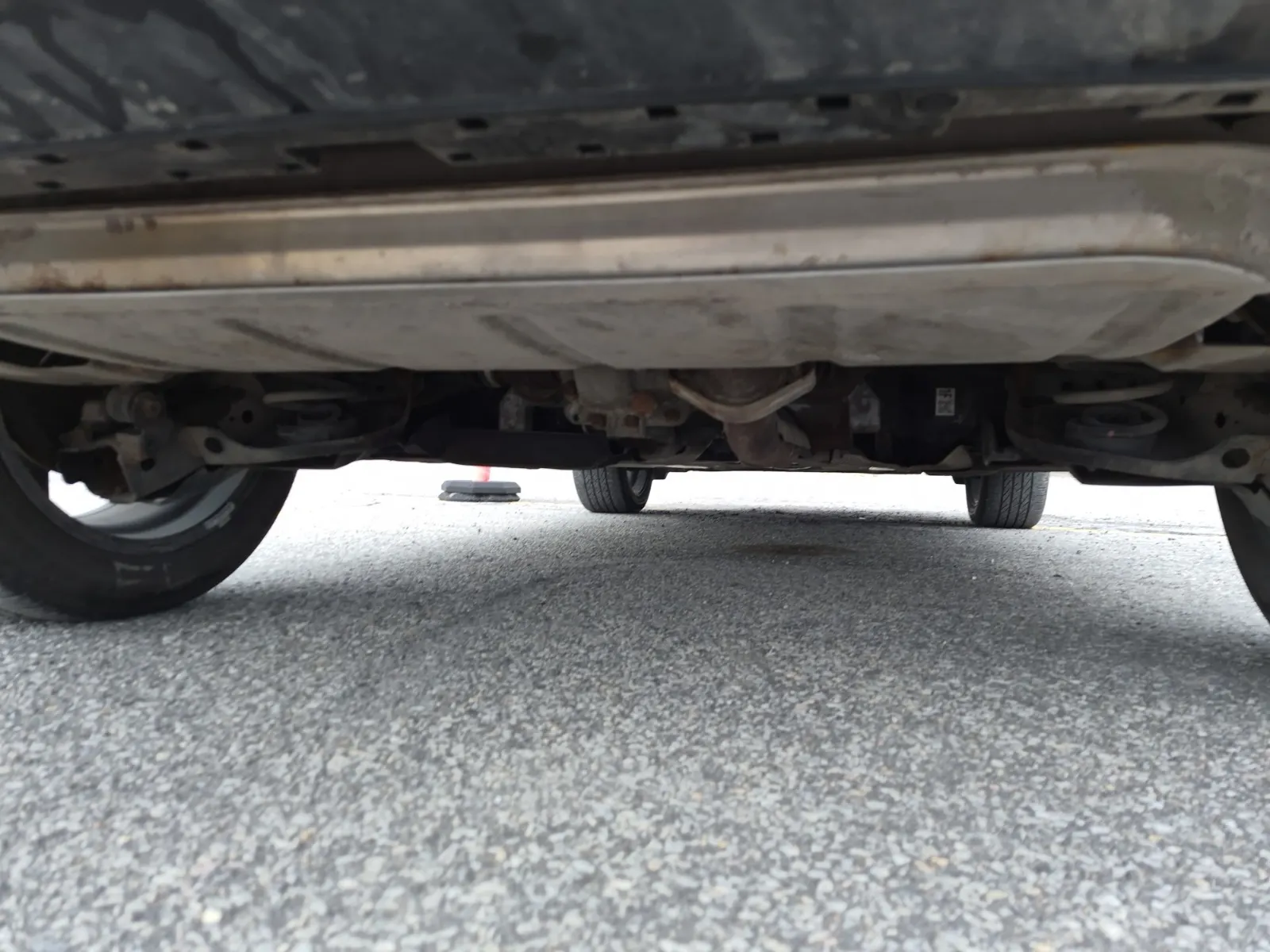 Undercarriage - Rear Photo