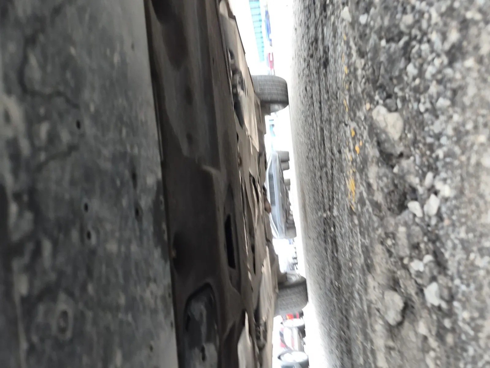 Undercarriage - Passenger Photo