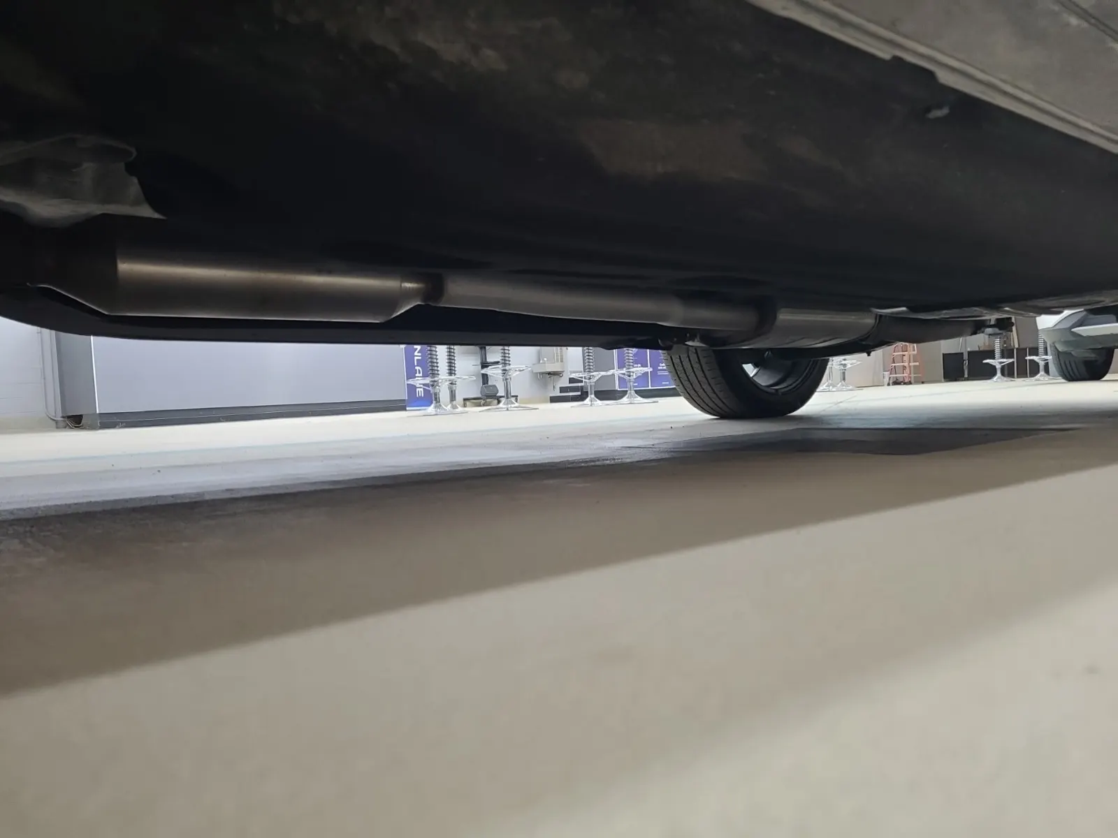 Undercarriage - Driver Photo