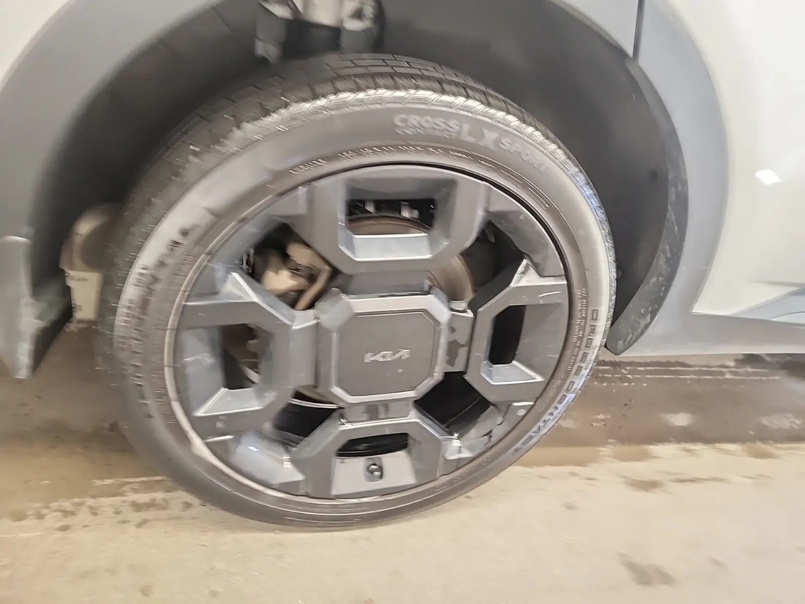 Right Rear Wheel/Tire Photo