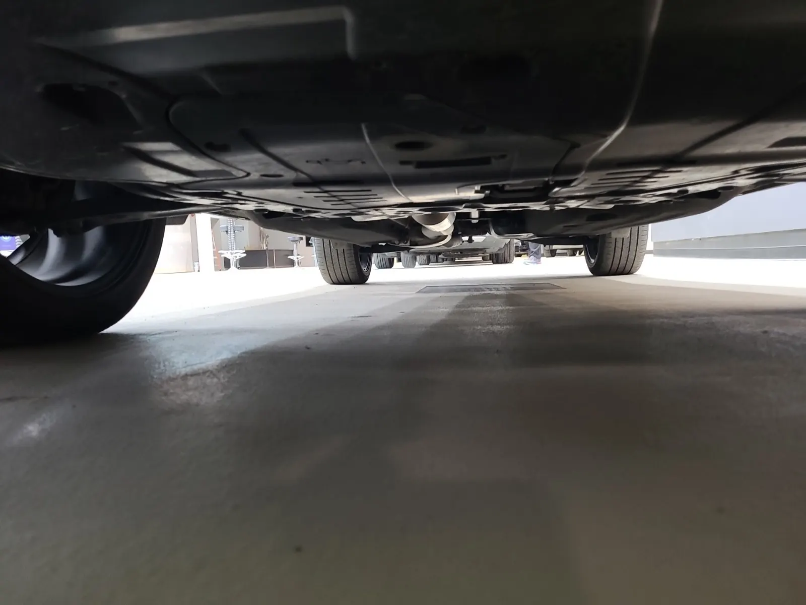 Undercarriage - Front Photo