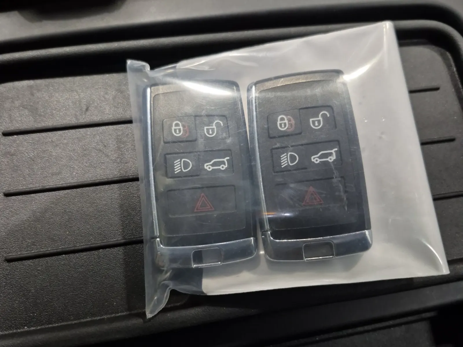Keys/Fobs/Manual Photo