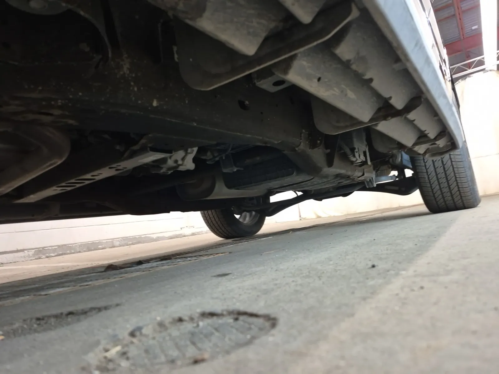 Undercarriage - Driver Photo
