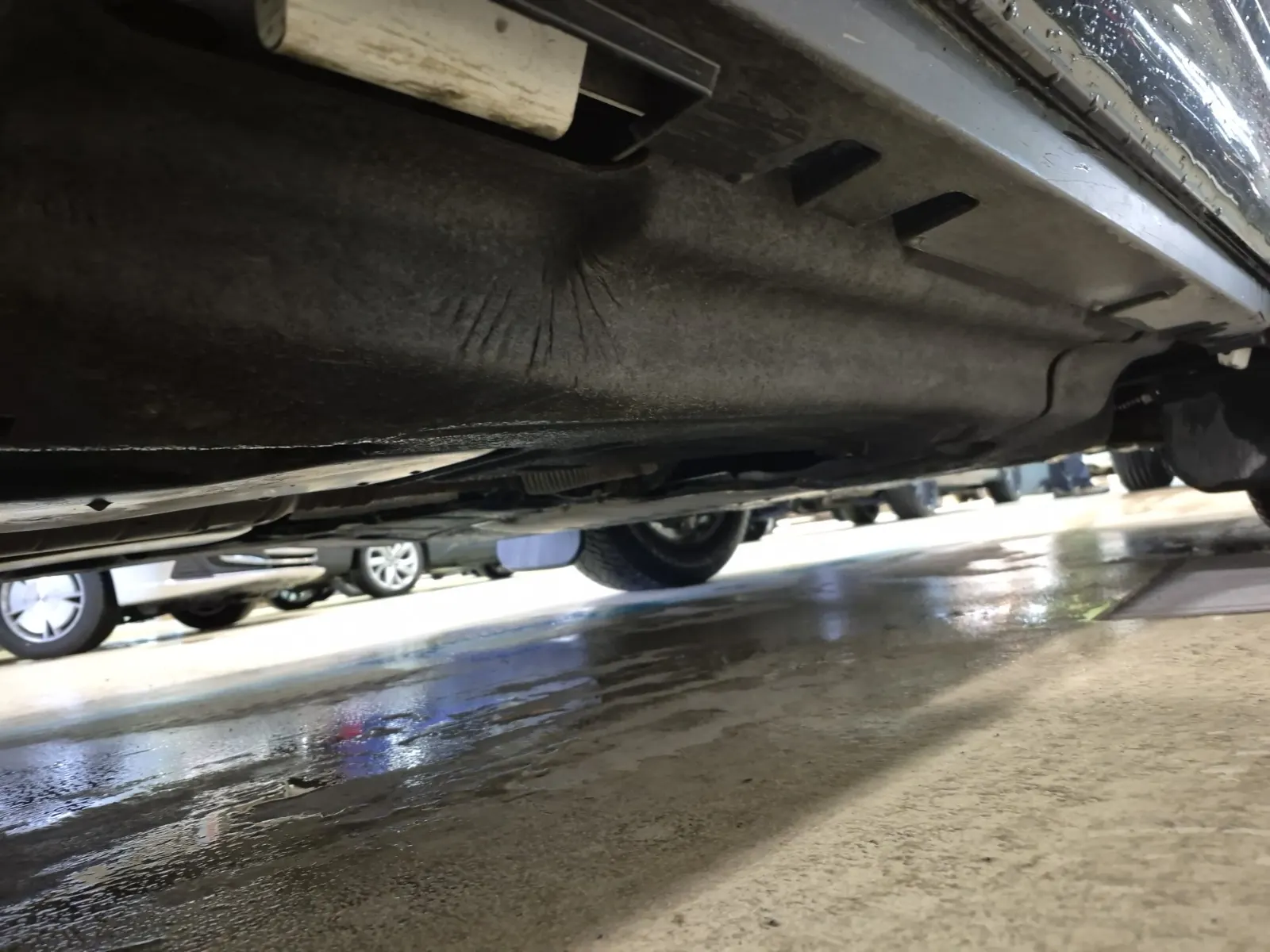 Undercarriage - Passenger Photo