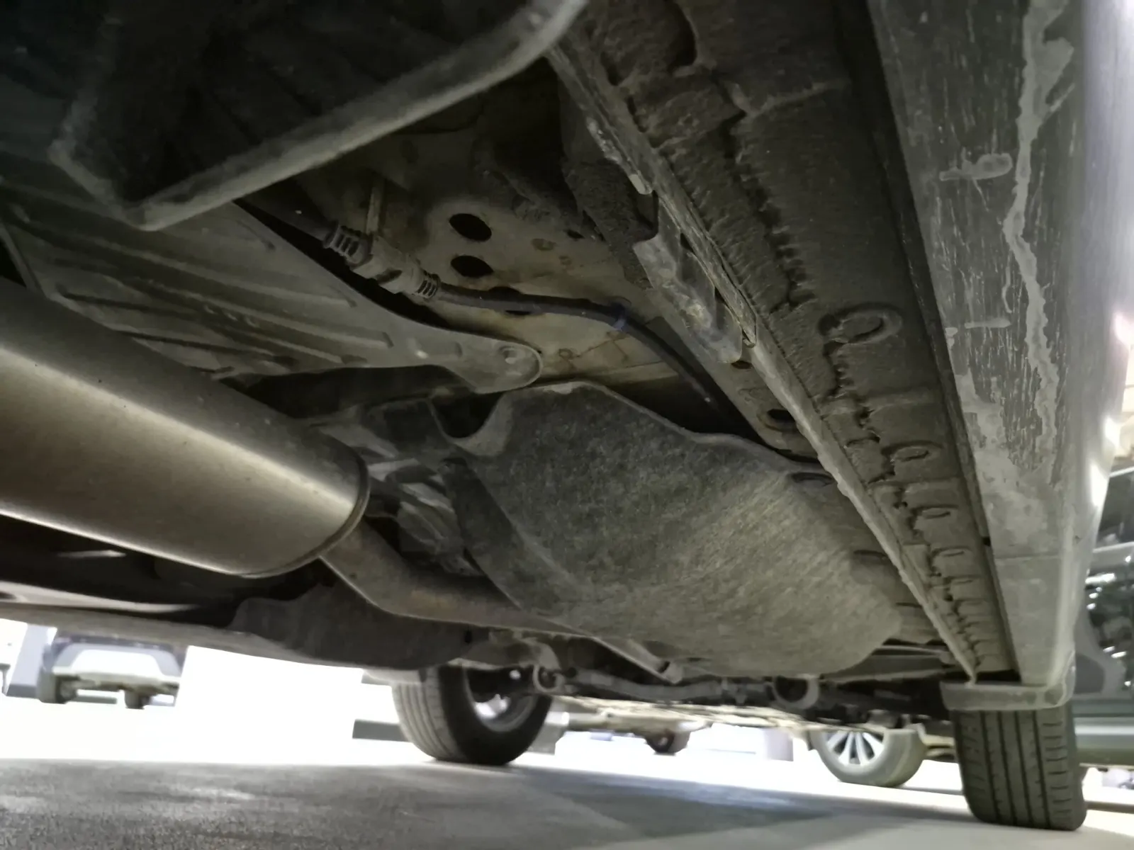 Undercarriage - Passenger Photo
