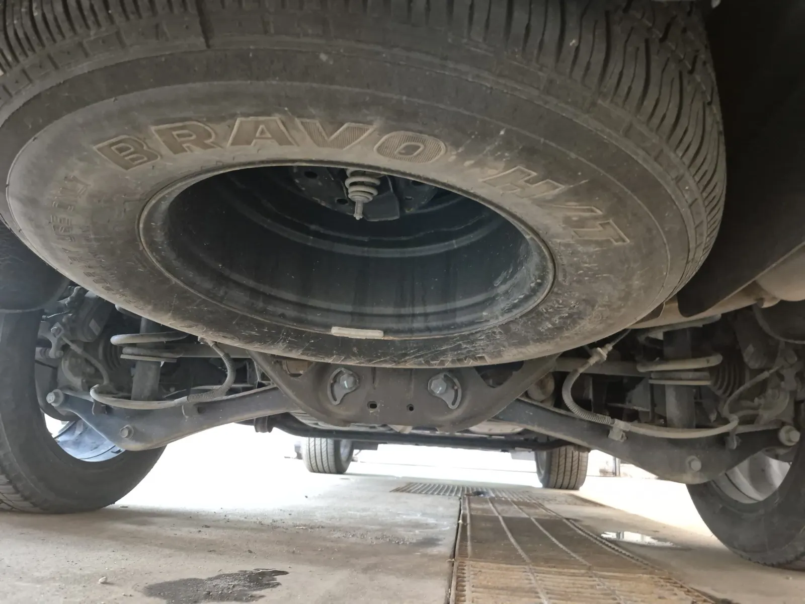 Undercarriage - Rear Photo
