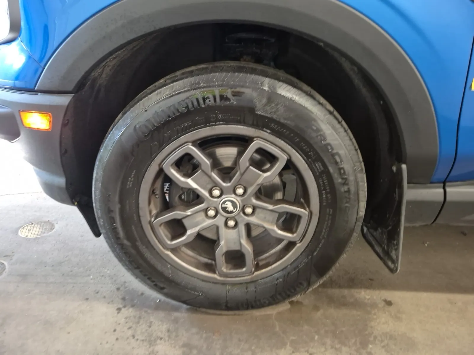Front driver wheel/tire photo