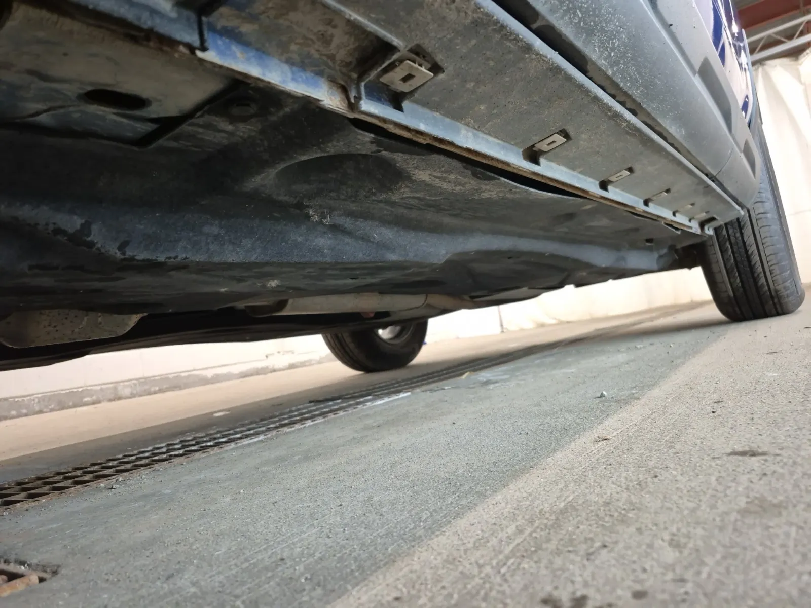 Undercarriage - Driver Photo