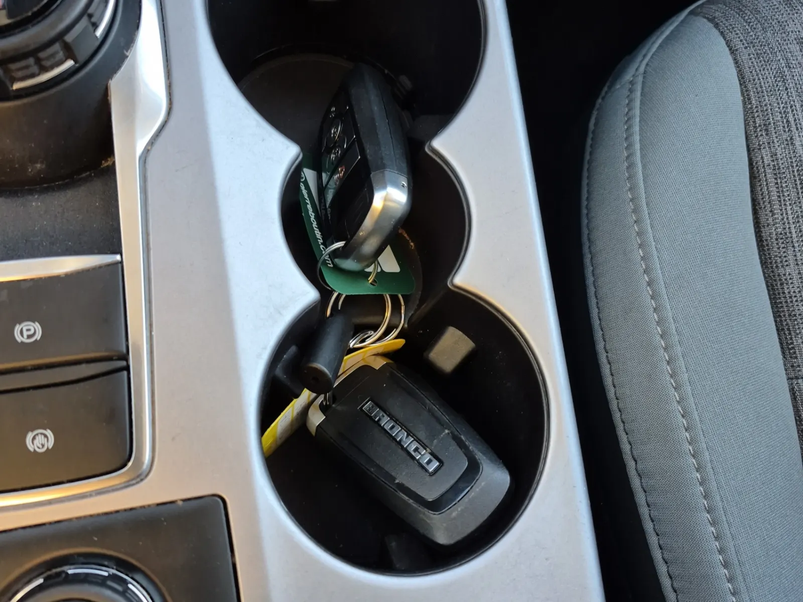 Keys/Fobs/Manual Photo