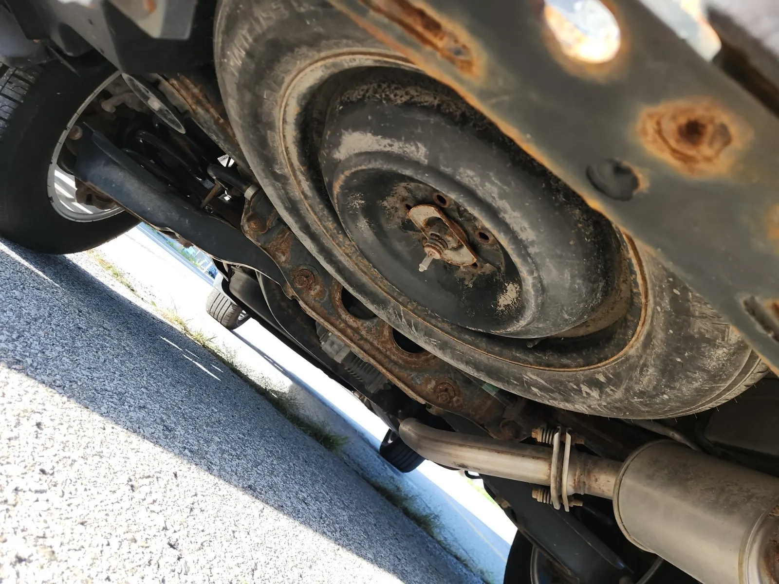 Undercarriage - Rear Photo