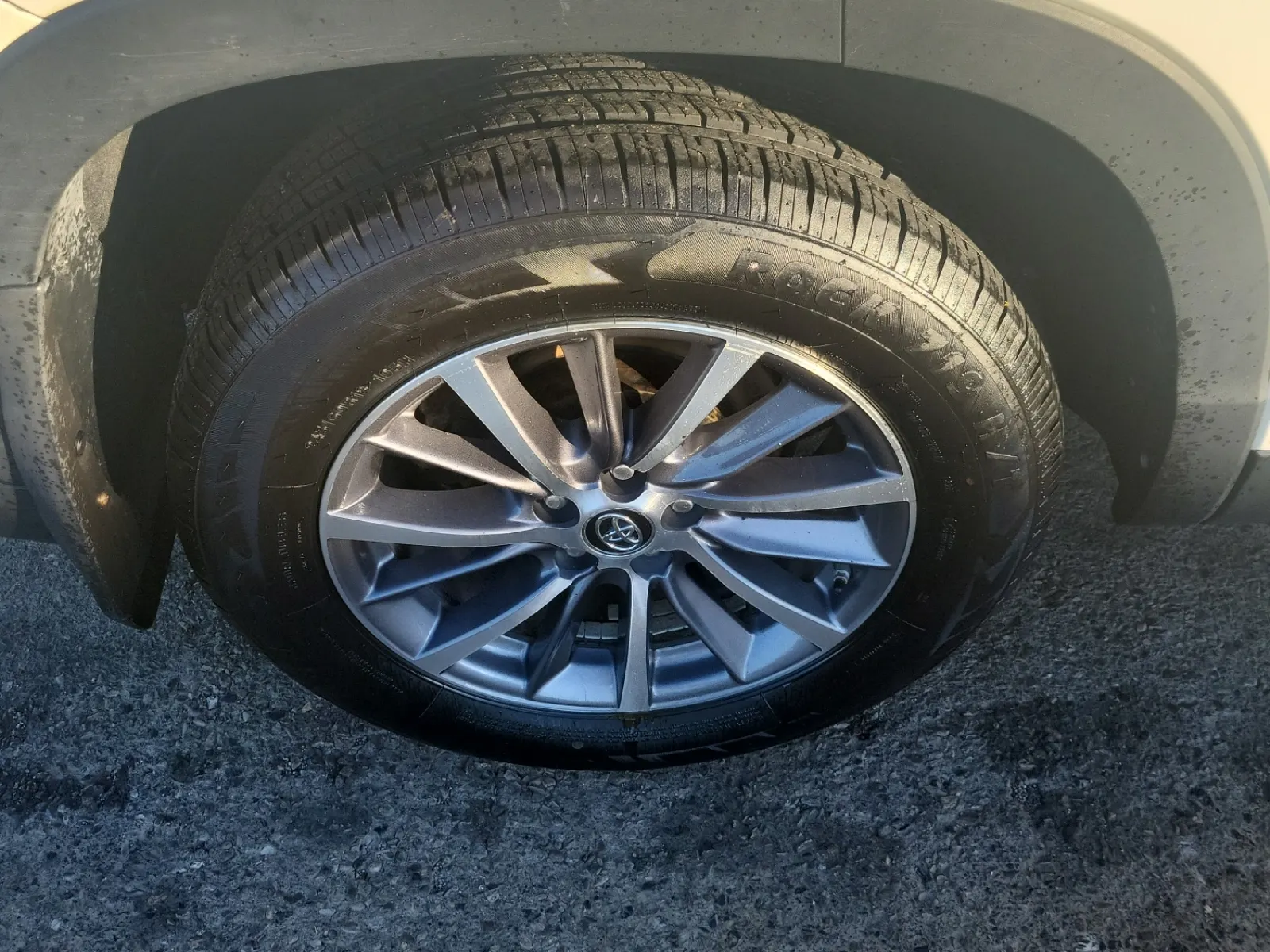 Right Rear Wheel/Tire Photo