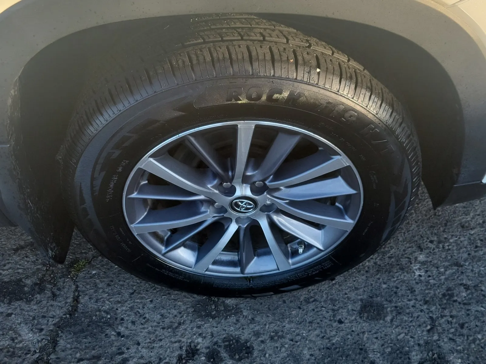 Right Front Wheel/Tire Photo