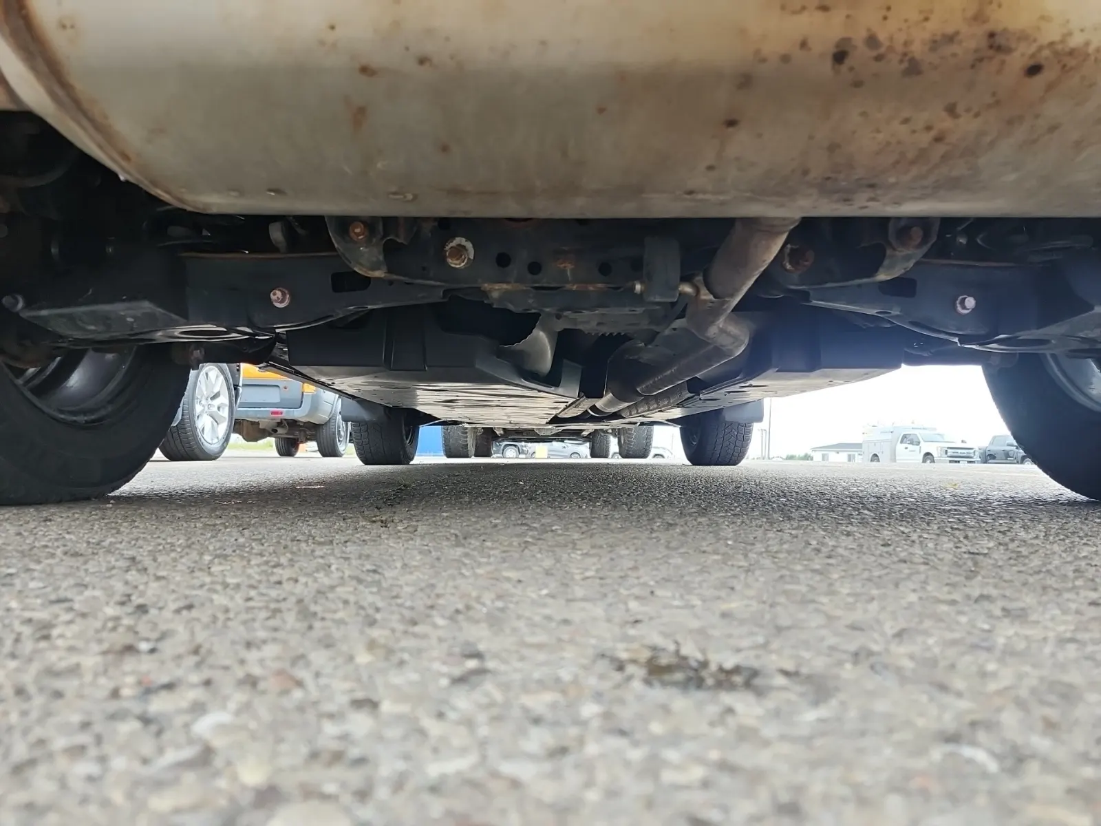 Undercarriage - Rear Photo