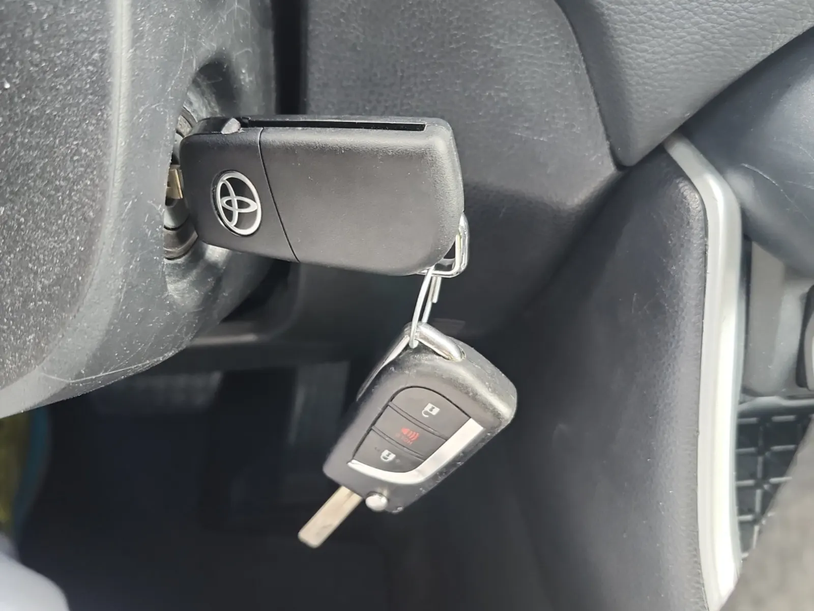 Keys/Fobs/Manual Photo