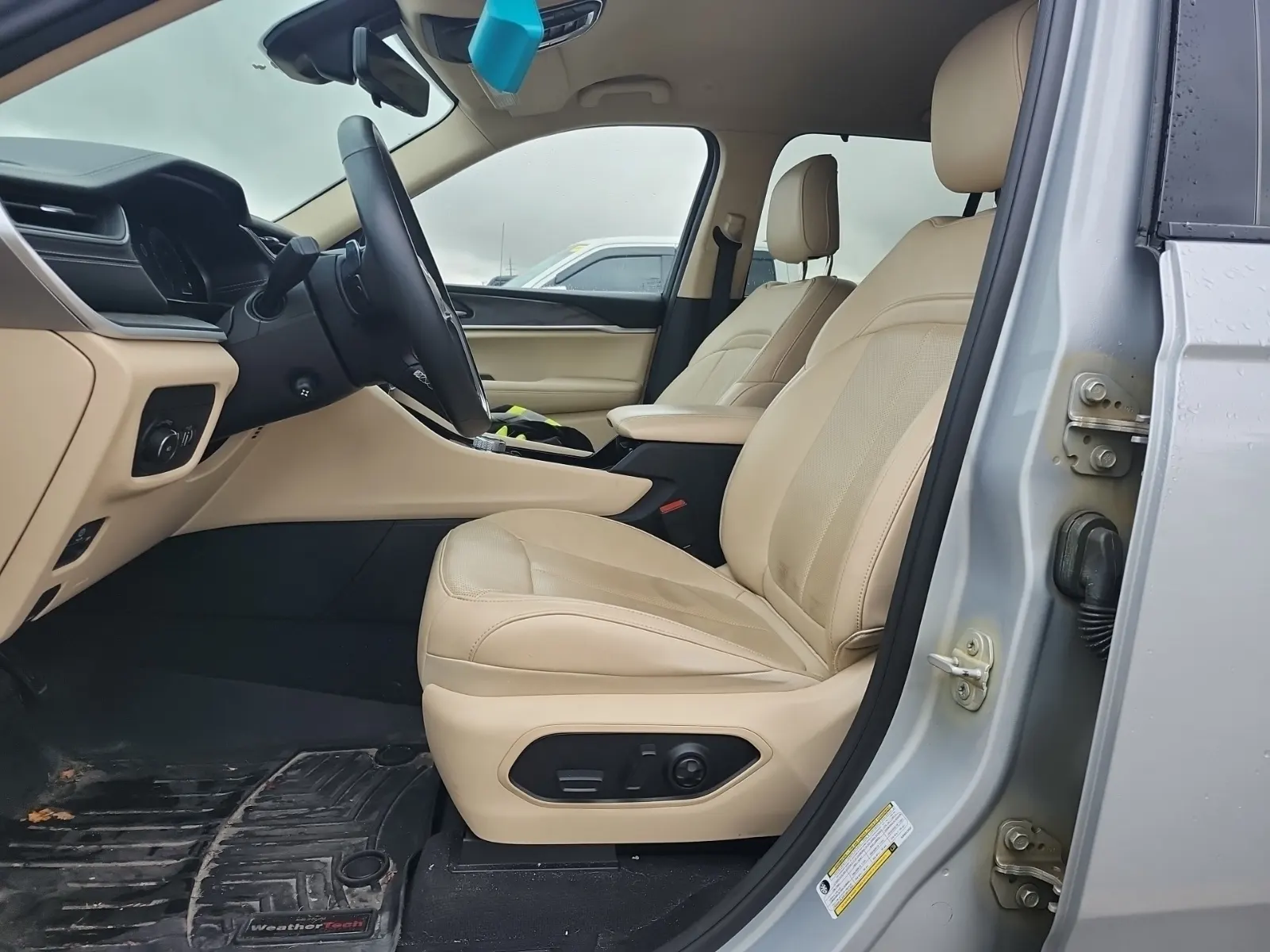 Front Interior Photo