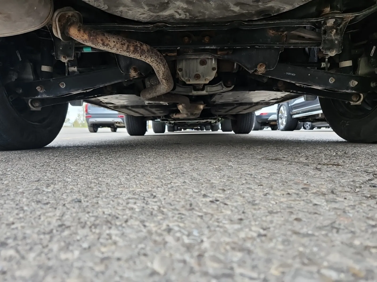 Undercarriage - Rear Photo