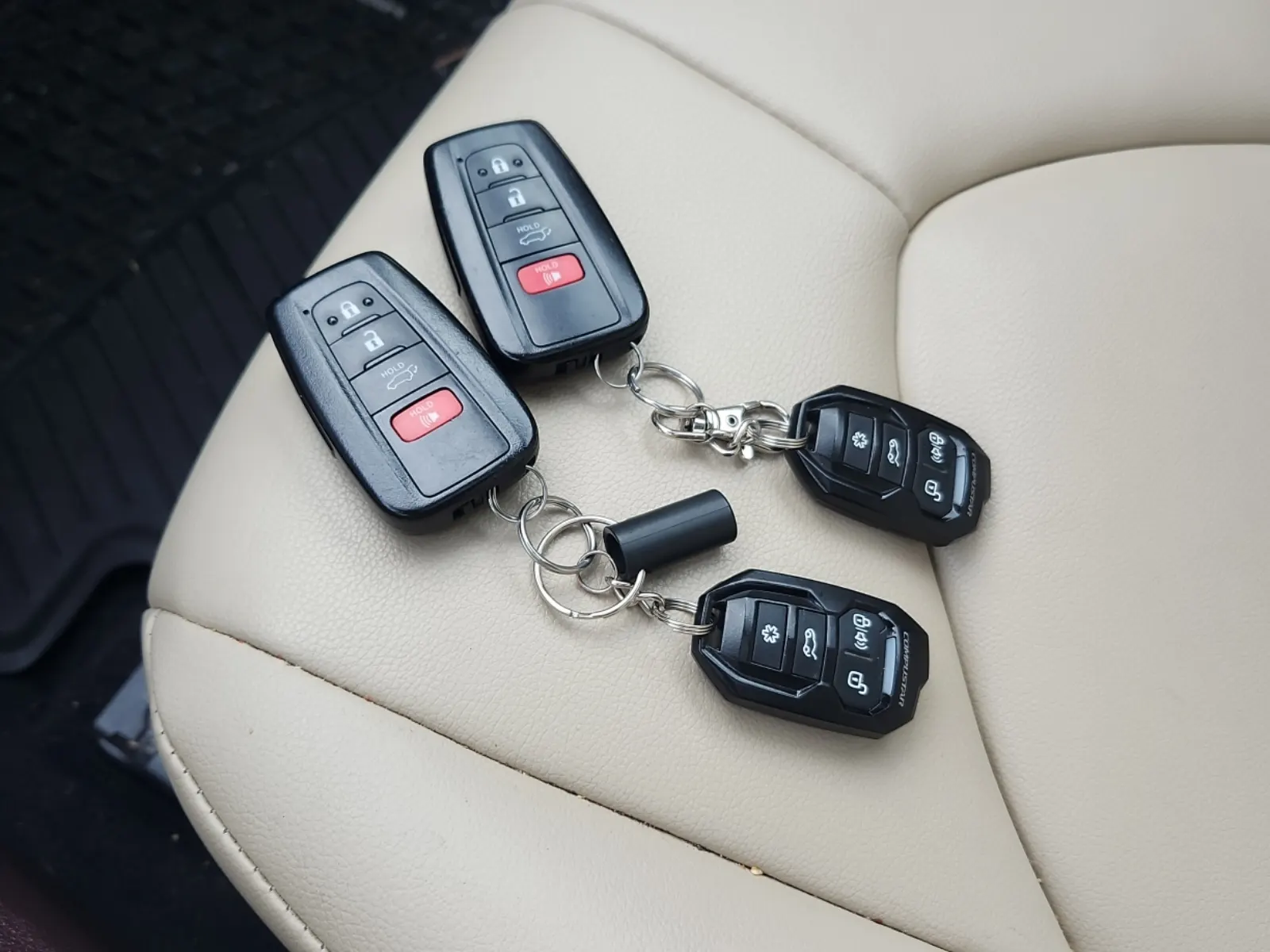 Keys/Fobs/Manual Photo