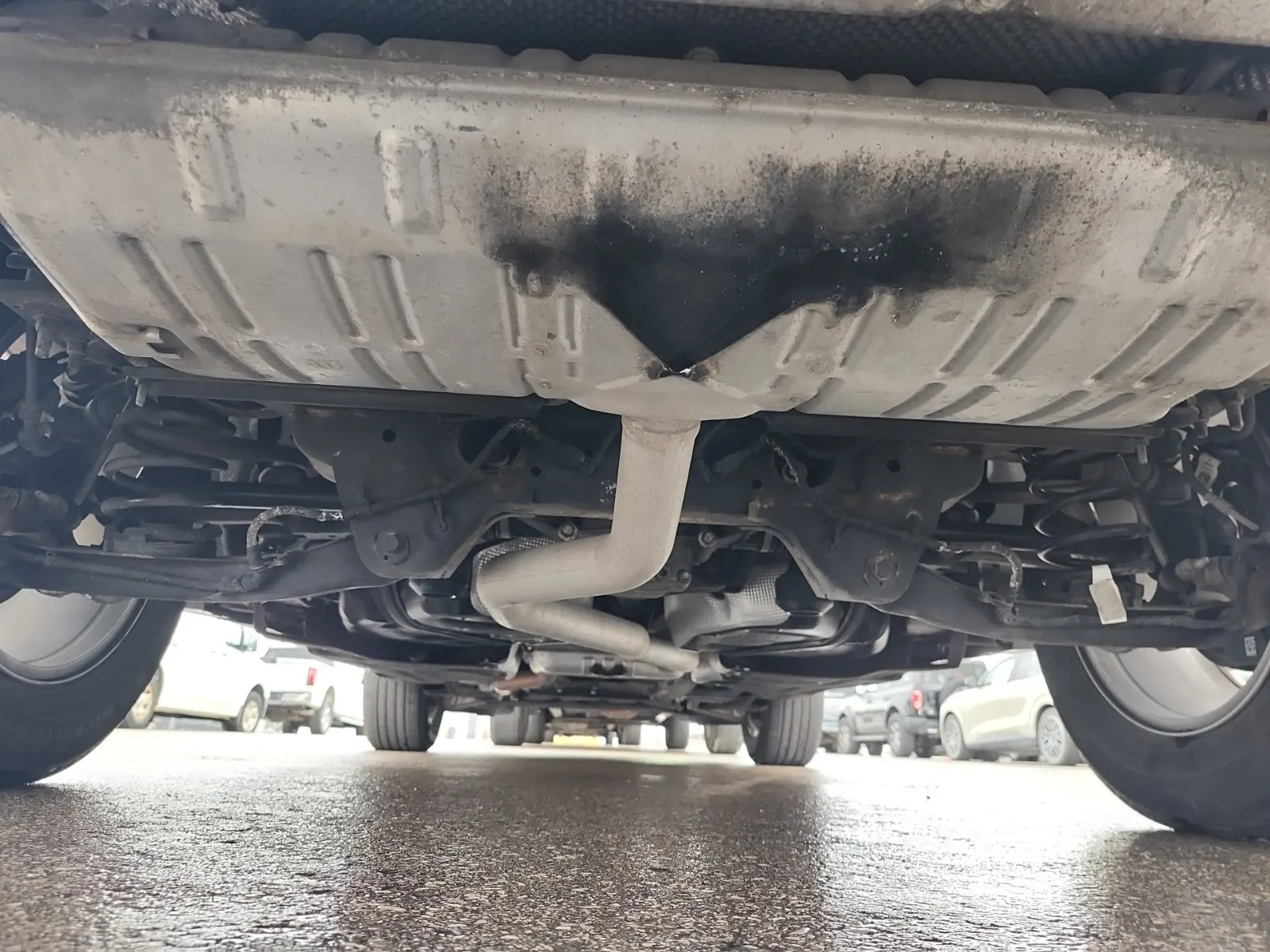 Undercarriage - Rear Photo