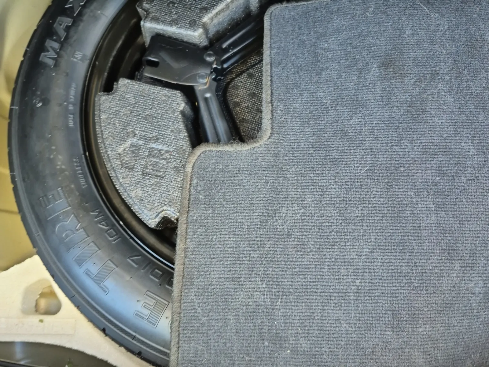 Spare Tire & Wheel Photo
