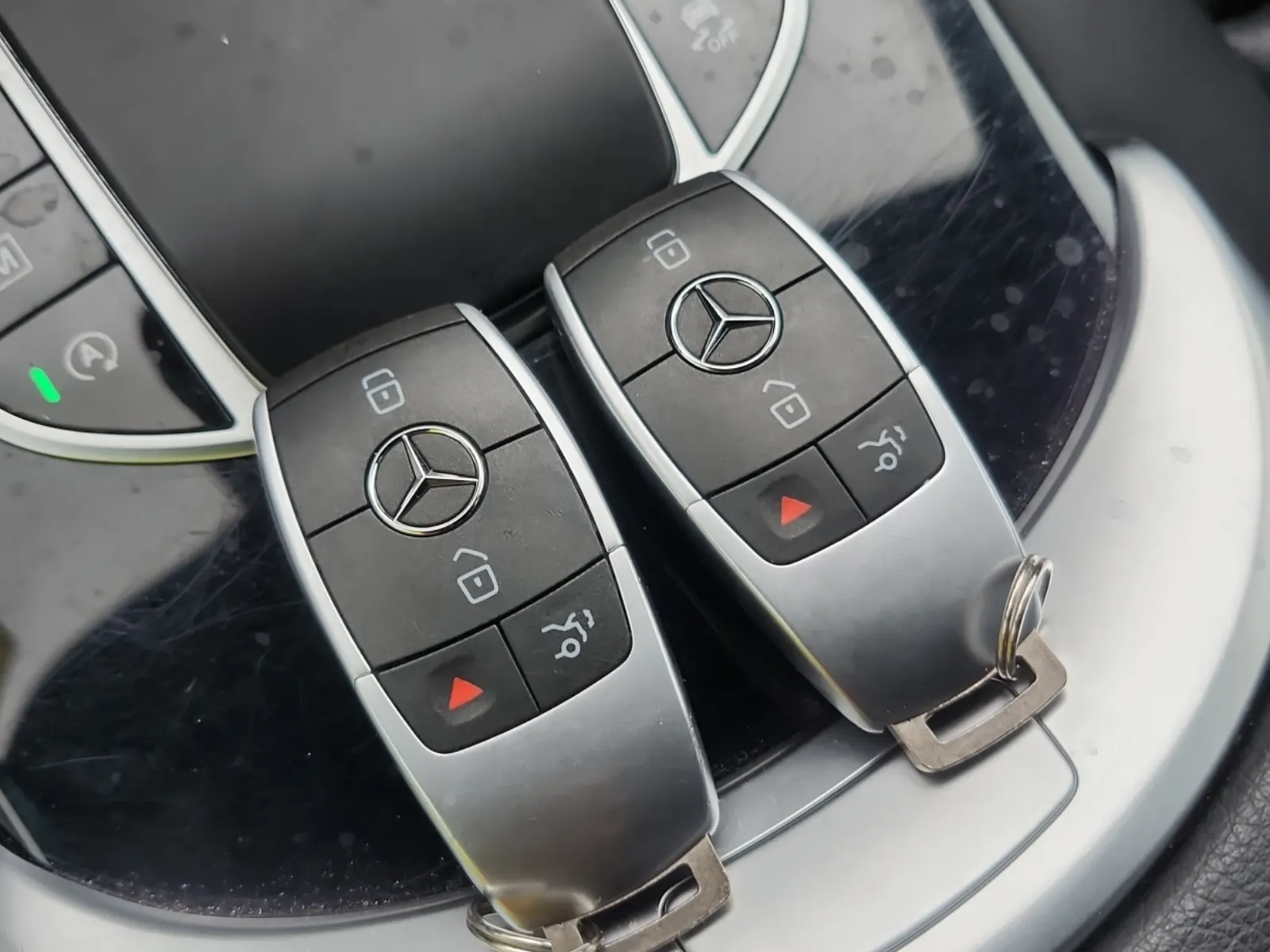 Keys/Fobs/Manual Photo