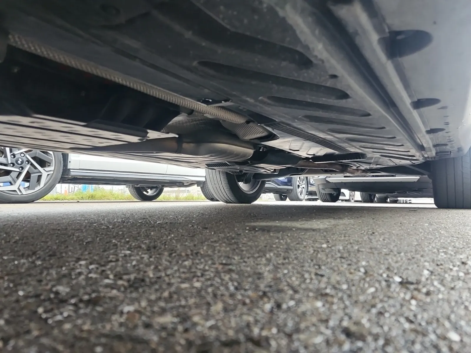 Undercarriage - Driver Photo