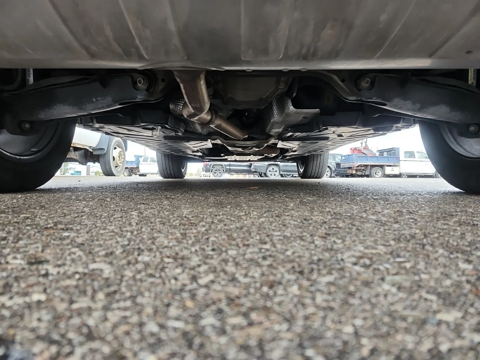 Undercarriage - Rear Photo