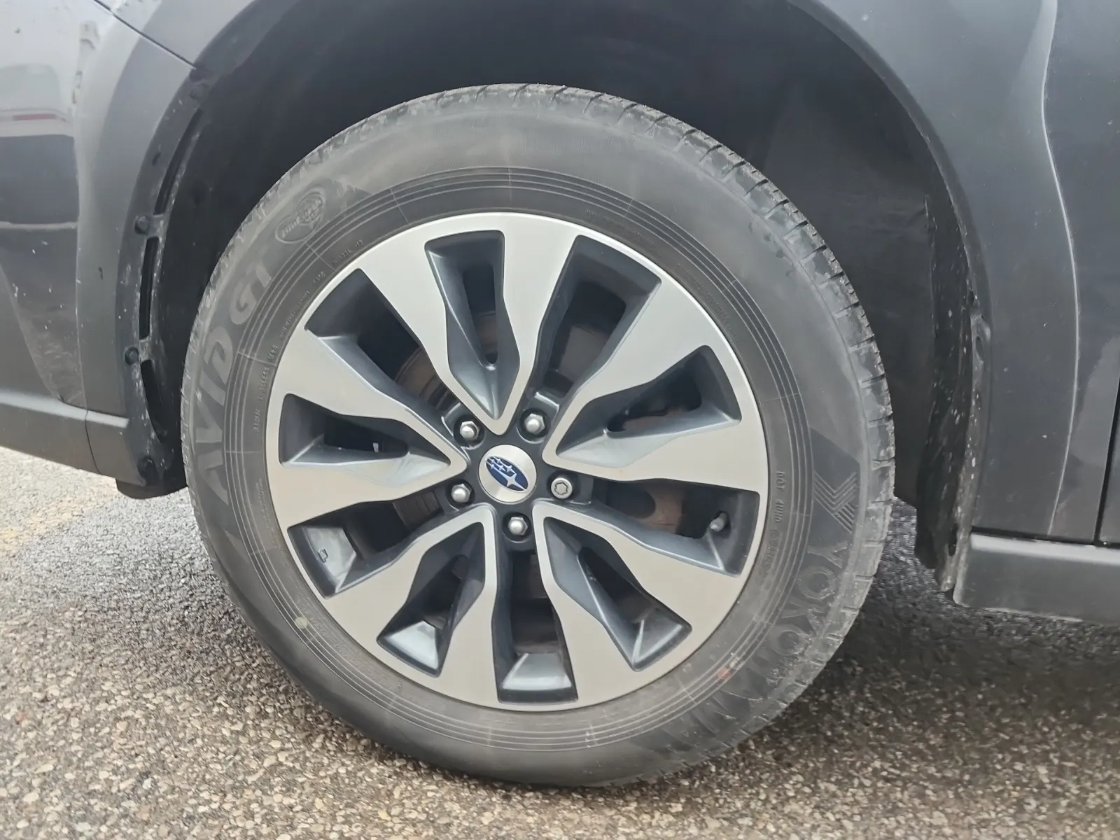 Front driver wheel/tire photo