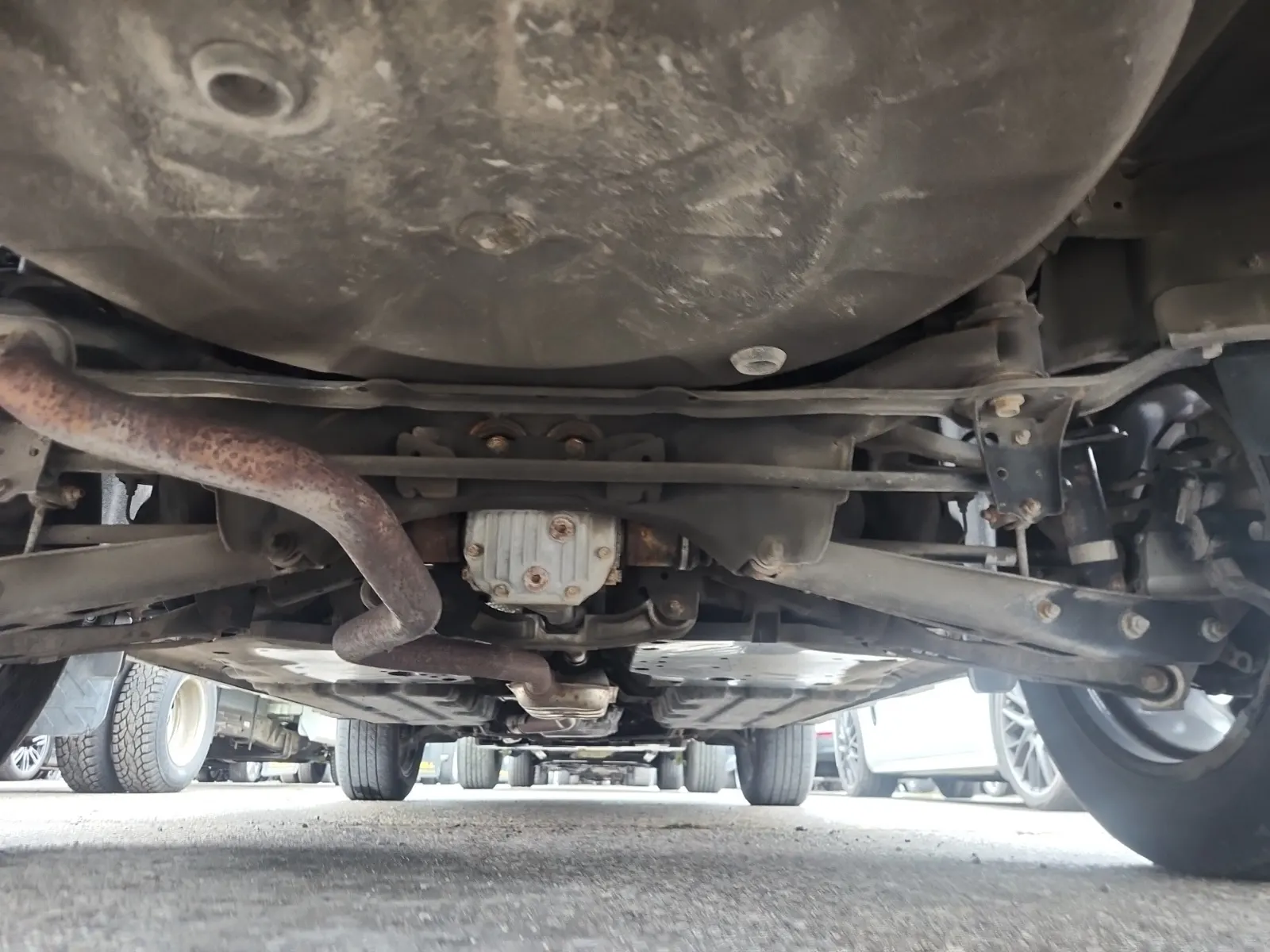 Undercarriage - Rear Photo