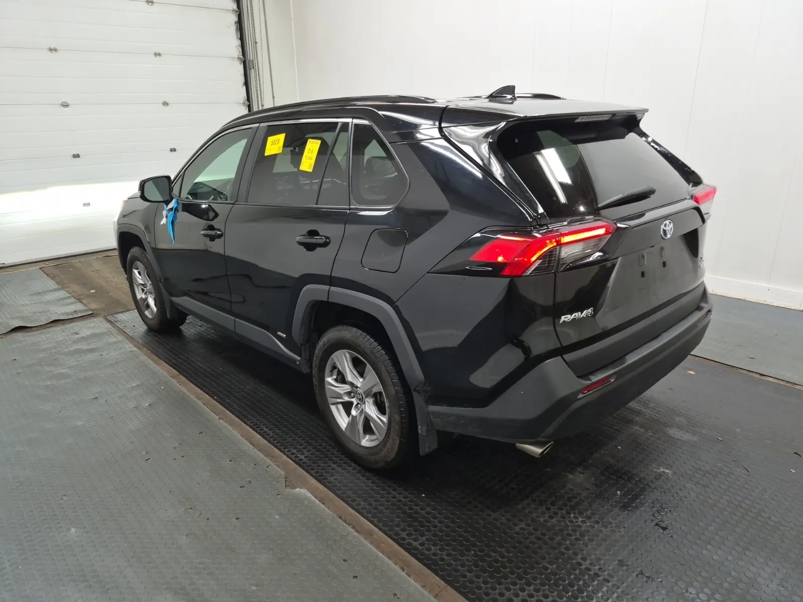 Driver Rear 3/4 Photo