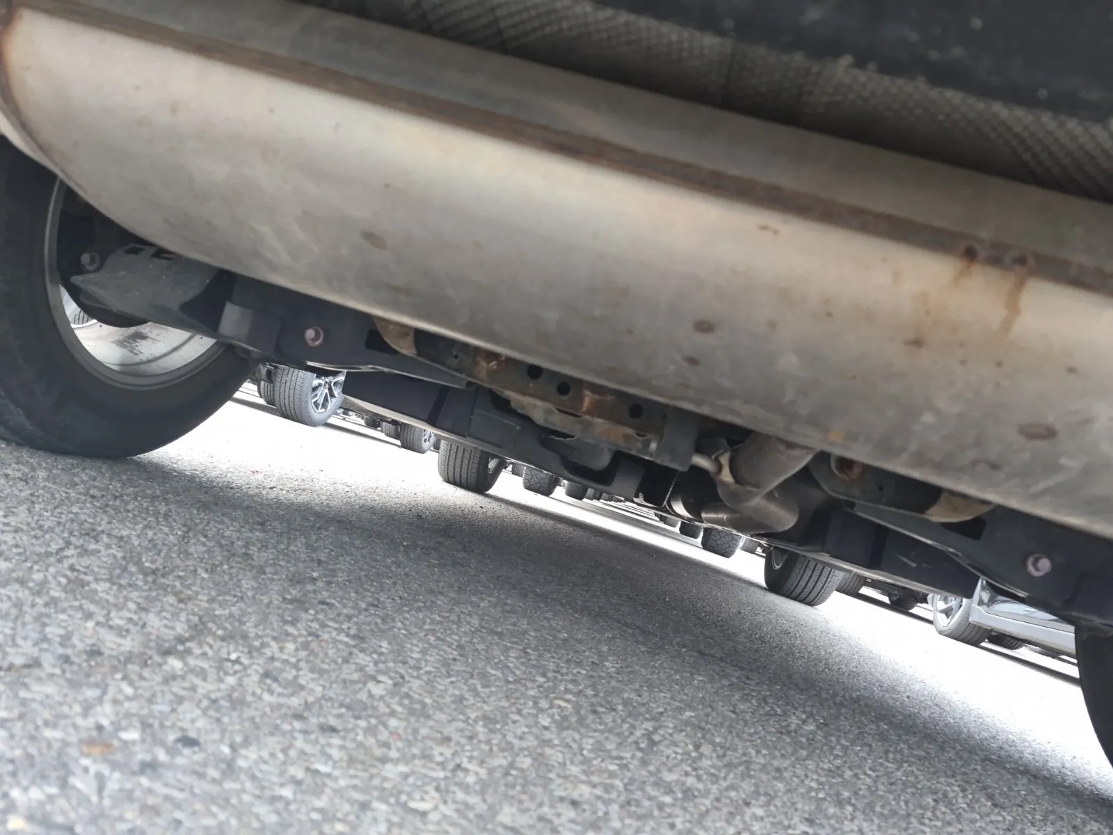 Undercarriage - Rear Photo