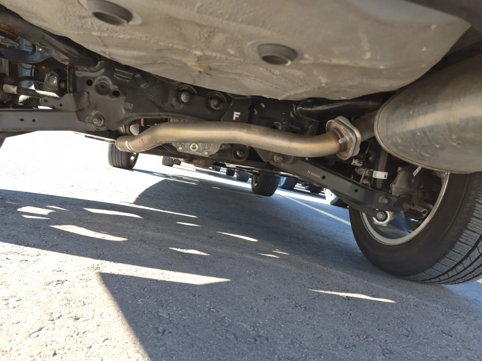 Undercarriage - Rear Photo