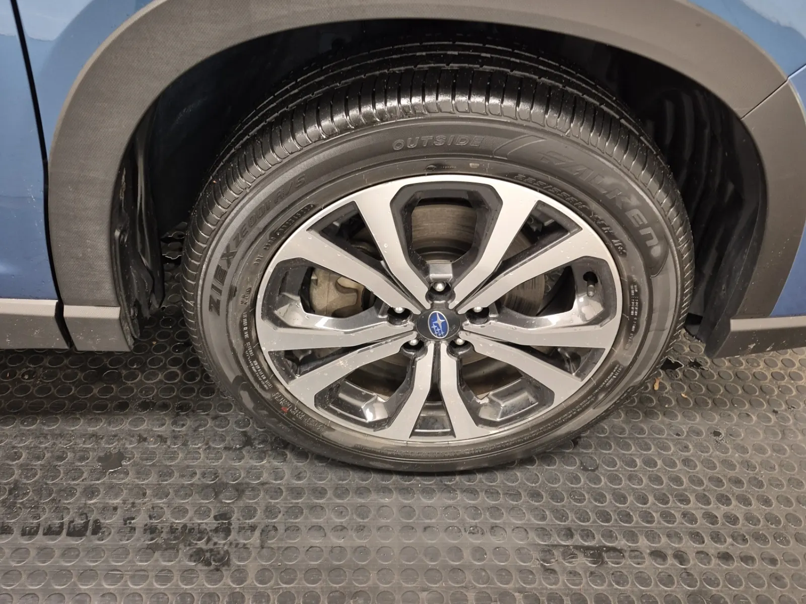 Right Front Wheel/Tire Photo