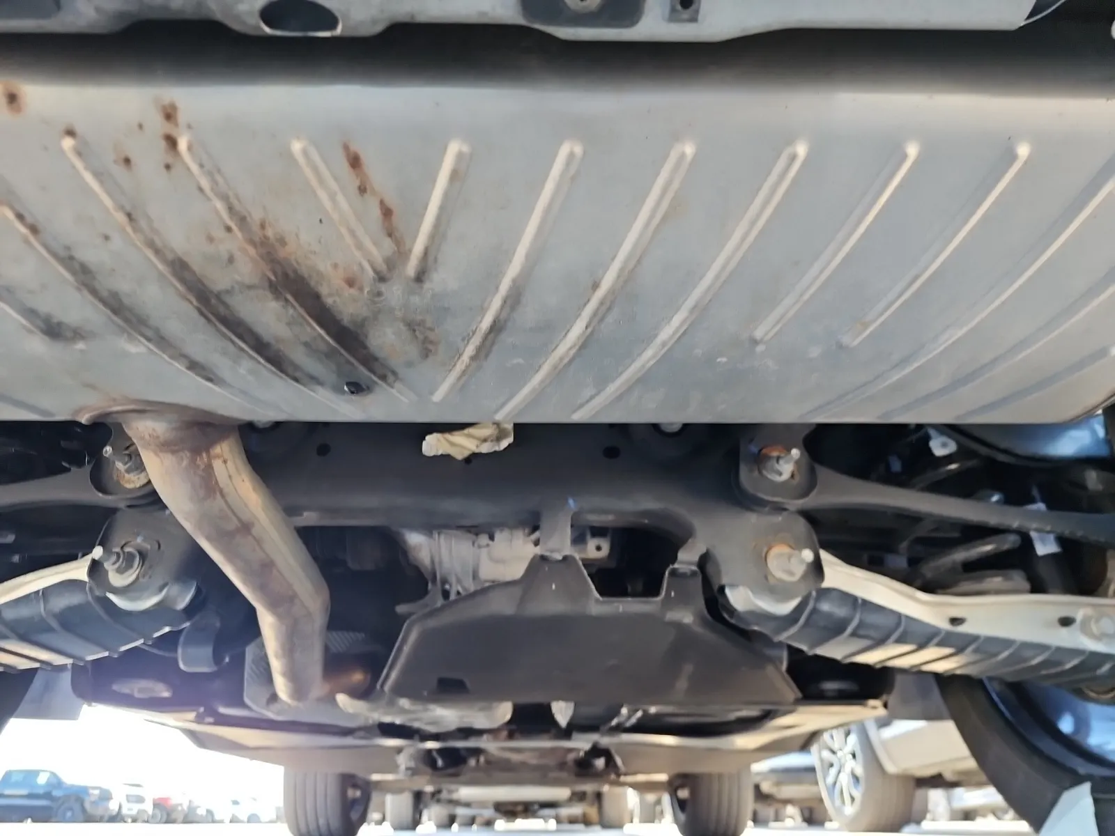 Undercarriage - Rear Photo