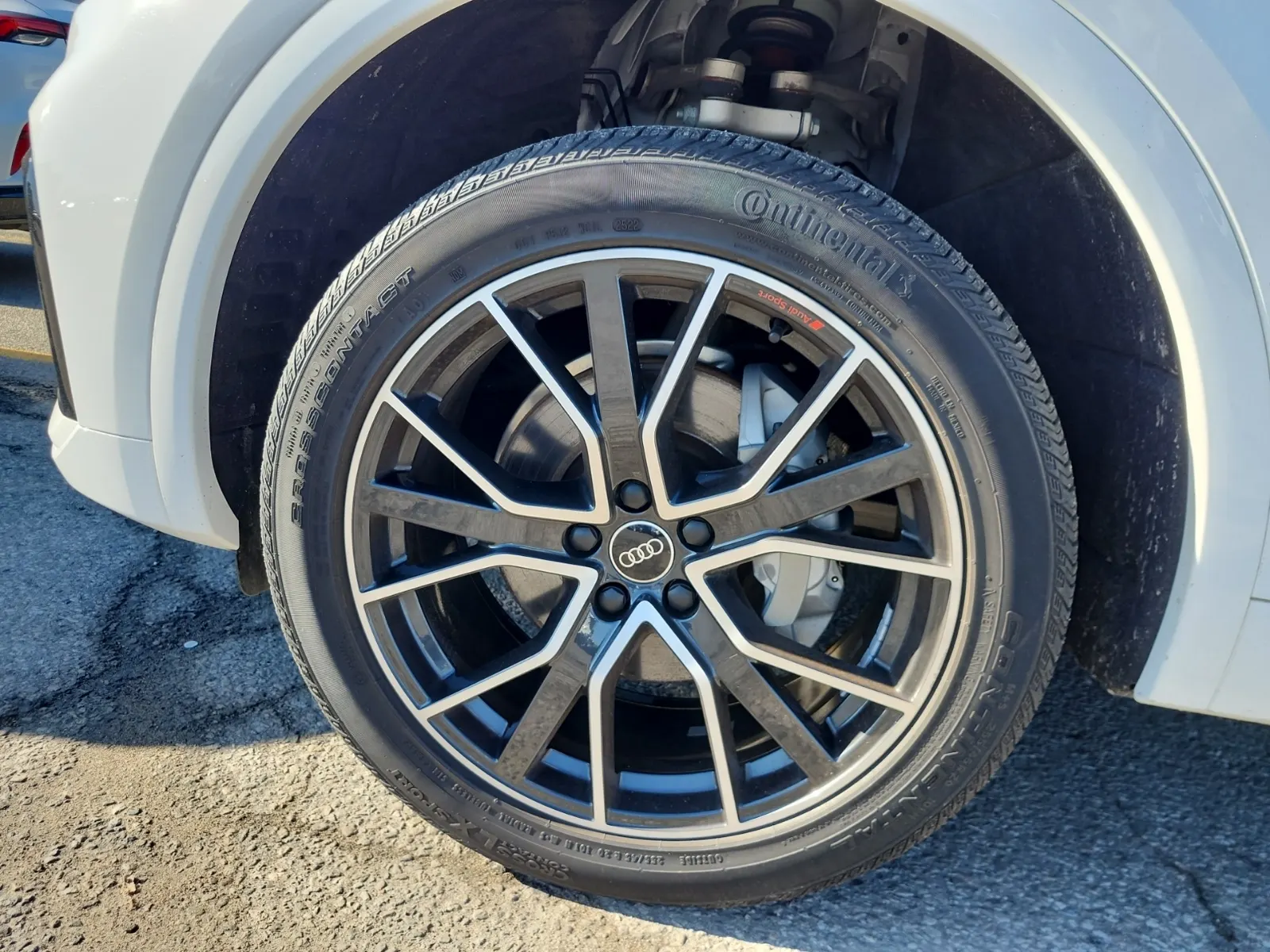 Front driver wheel/tire photo