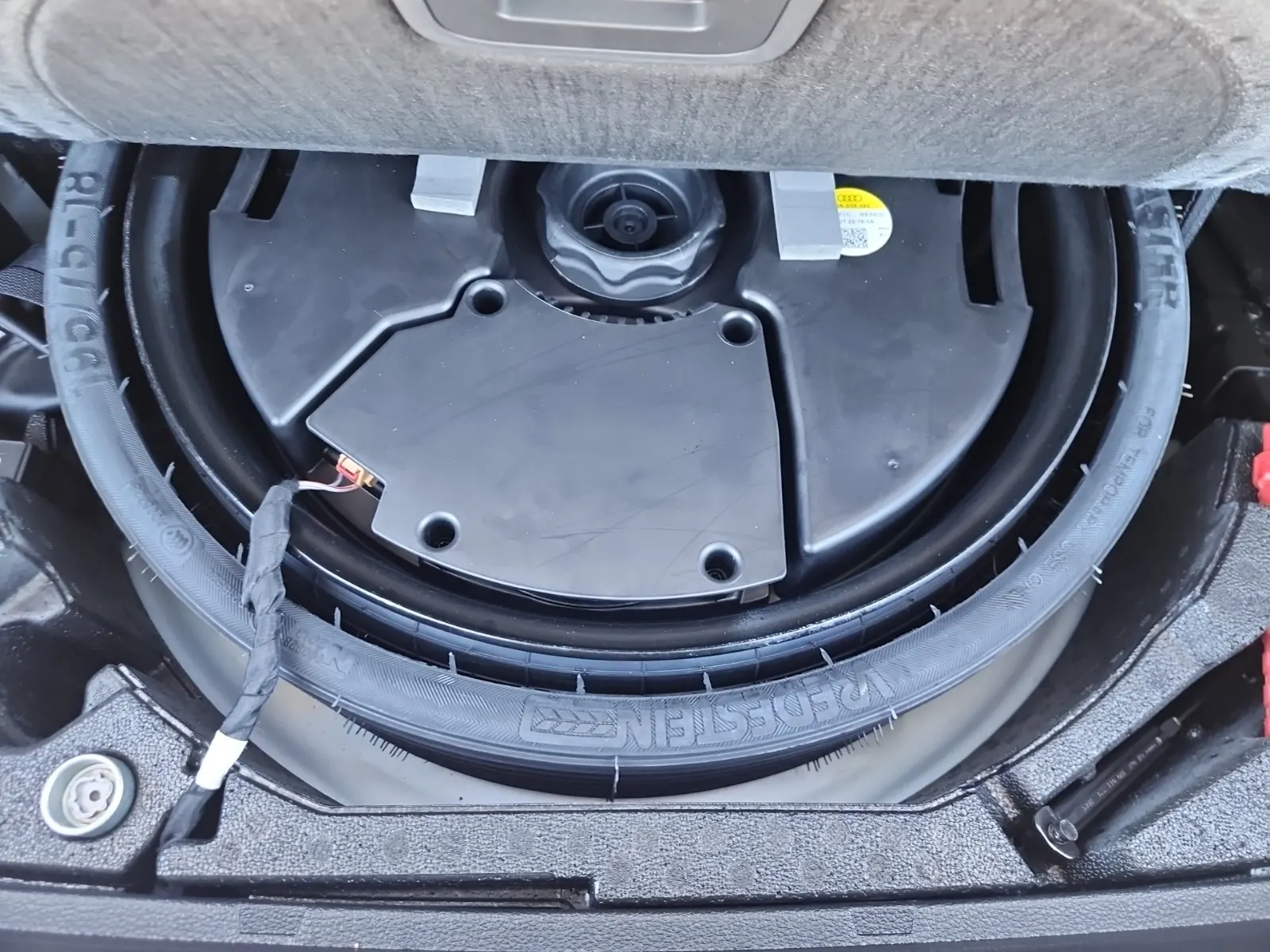 Spare Tire & Wheel Photo