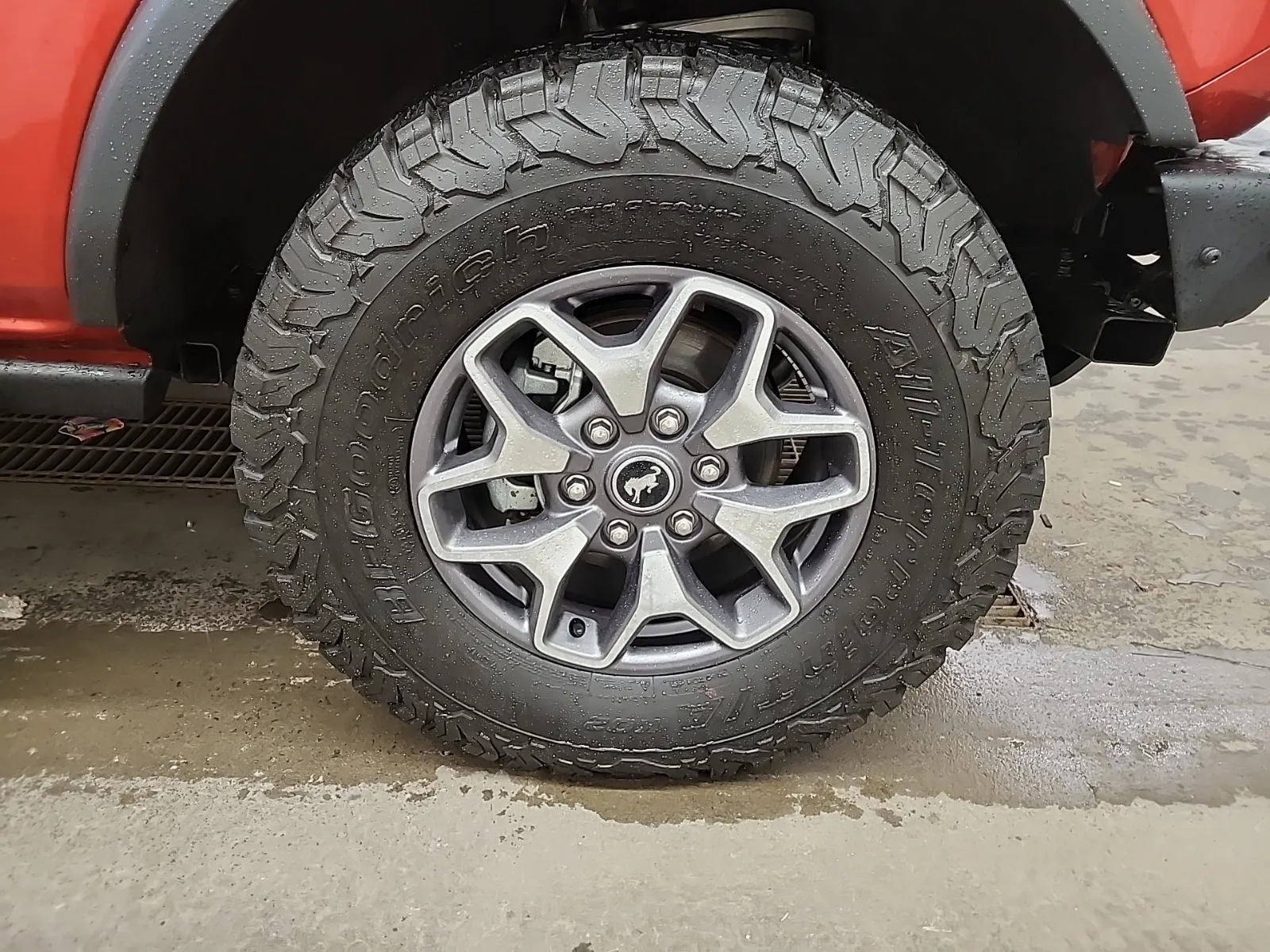 Right Front Wheel/Tire Photo