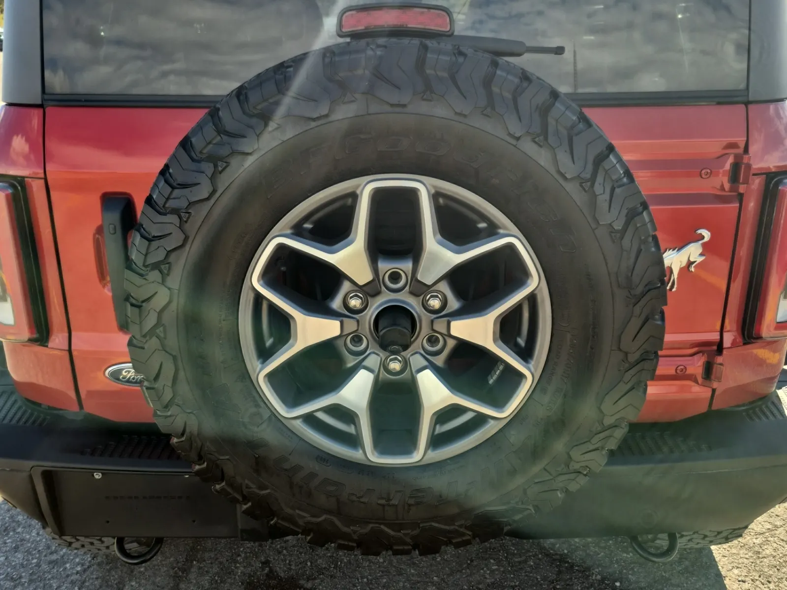 Spare Tire & Wheel Photo
