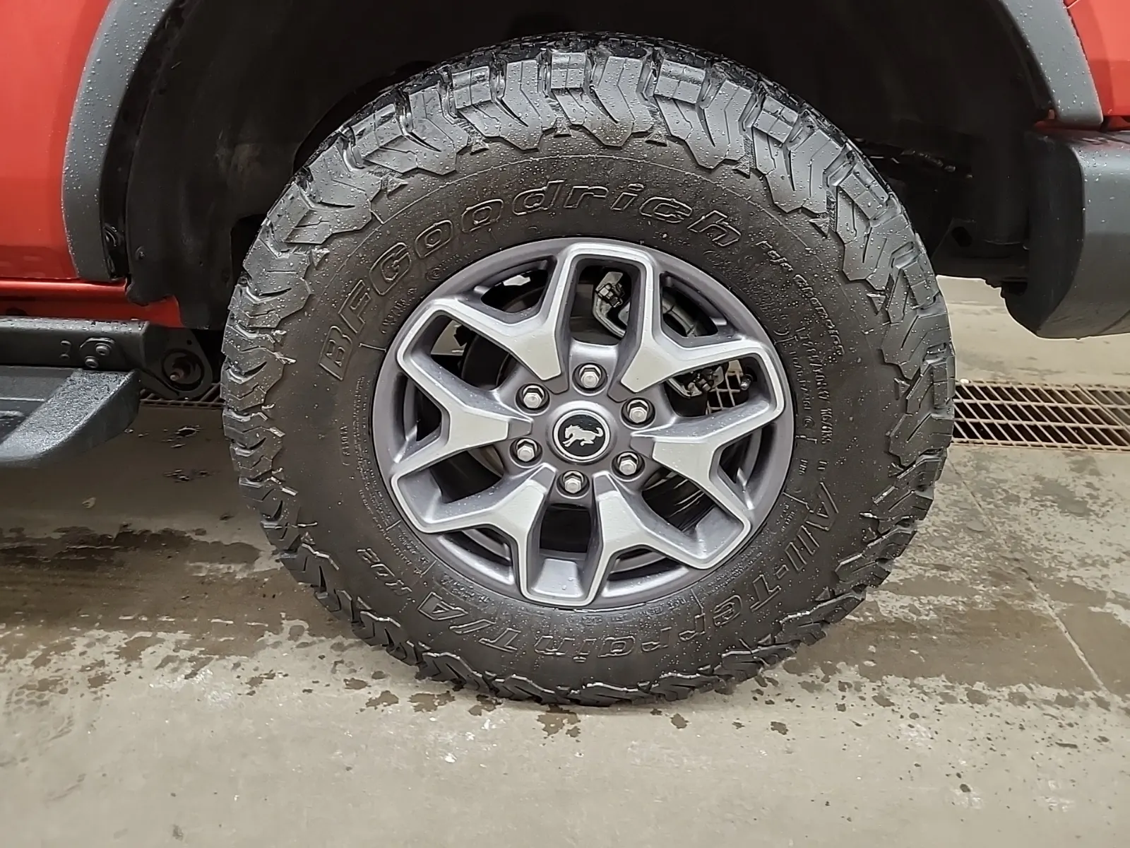 Left Rear Wheel/Tire Photo
