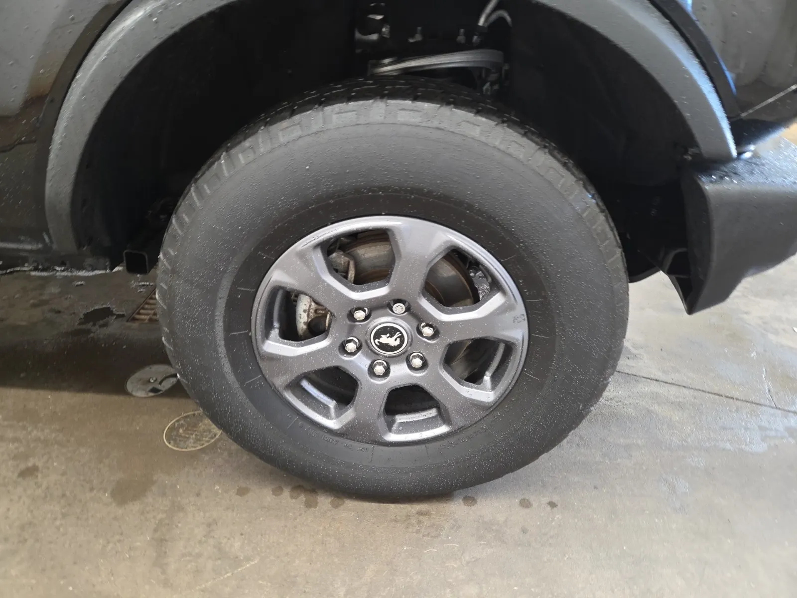 Right Front Wheel/Tire Photo