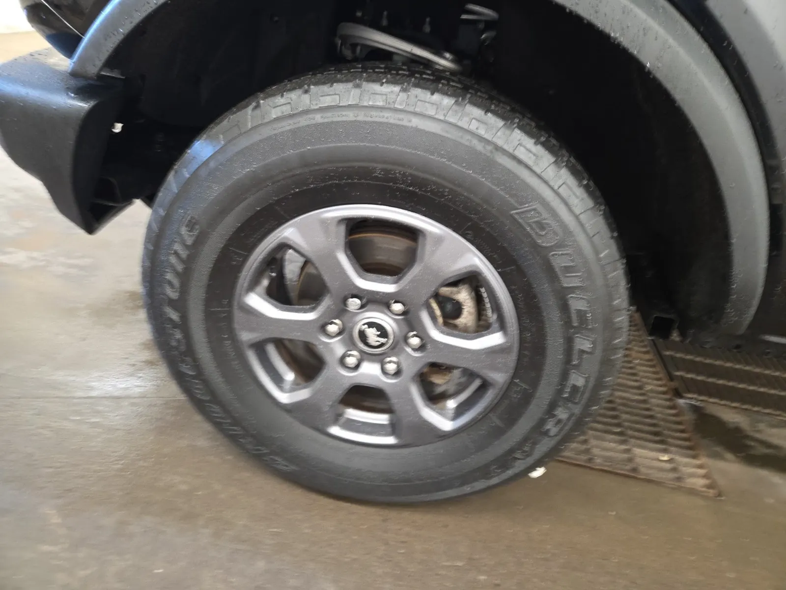 Front driver wheel/tire photo
