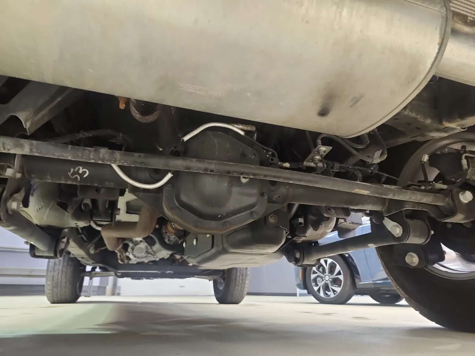 Undercarriage - Rear Photo